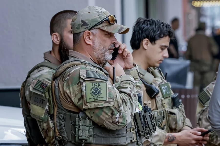 ¿Es legal grabar a ICE durante redadas? Aquí la respuesta
