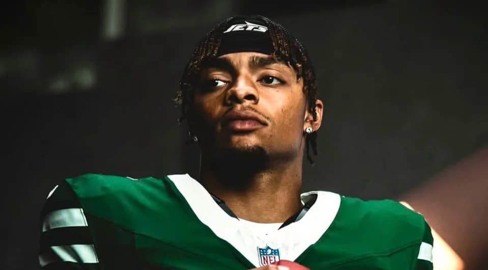 Justin Fields sufre fuerte lesión en práctica con los Jets