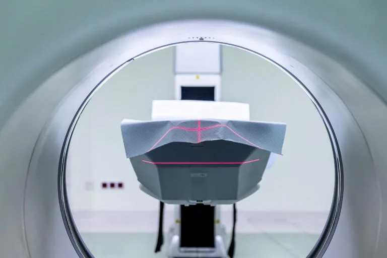 Muere succionado por máquina MRI
