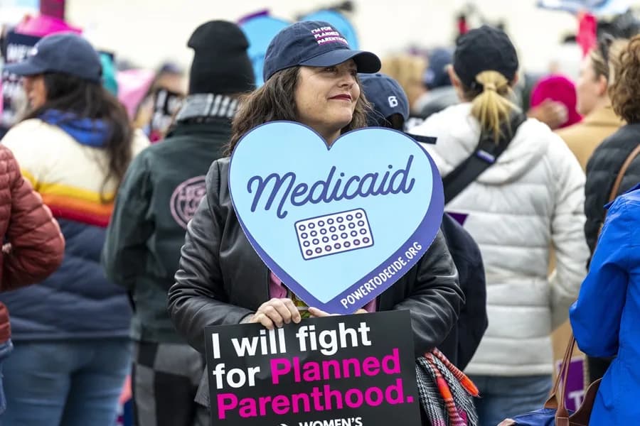 Jueza frena intento de cortar fondos a Planned Parenthood en EE.UU.
