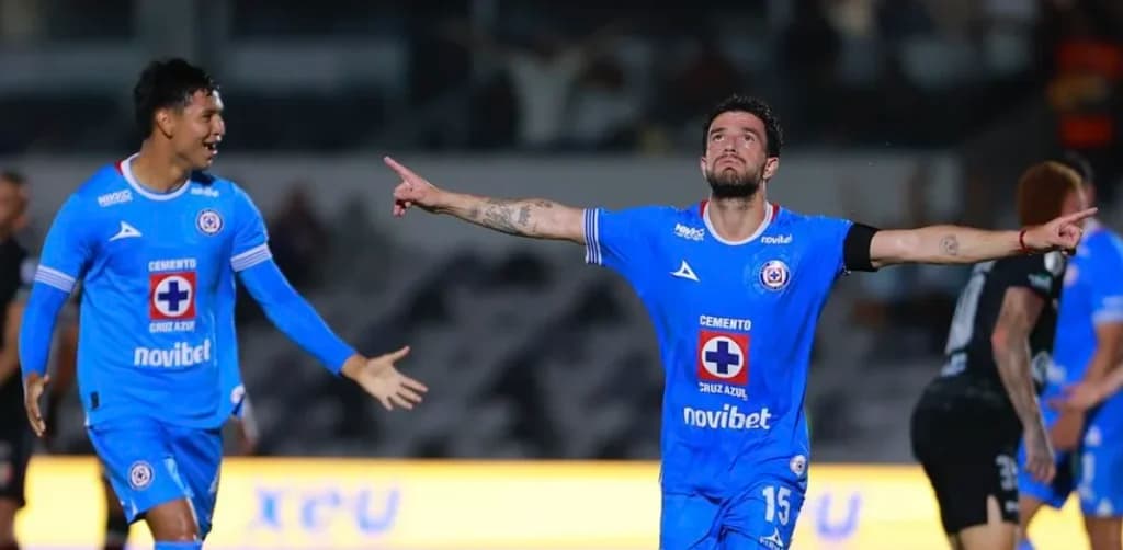 Cruz Azul avanza a la final de la International Football Cup: Nacho Rivero héroe del partido