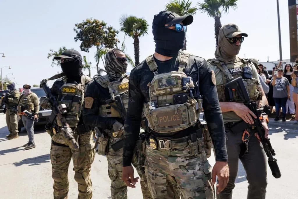 Esto dice la propuesta de ley que obliga a ICE a identificarse