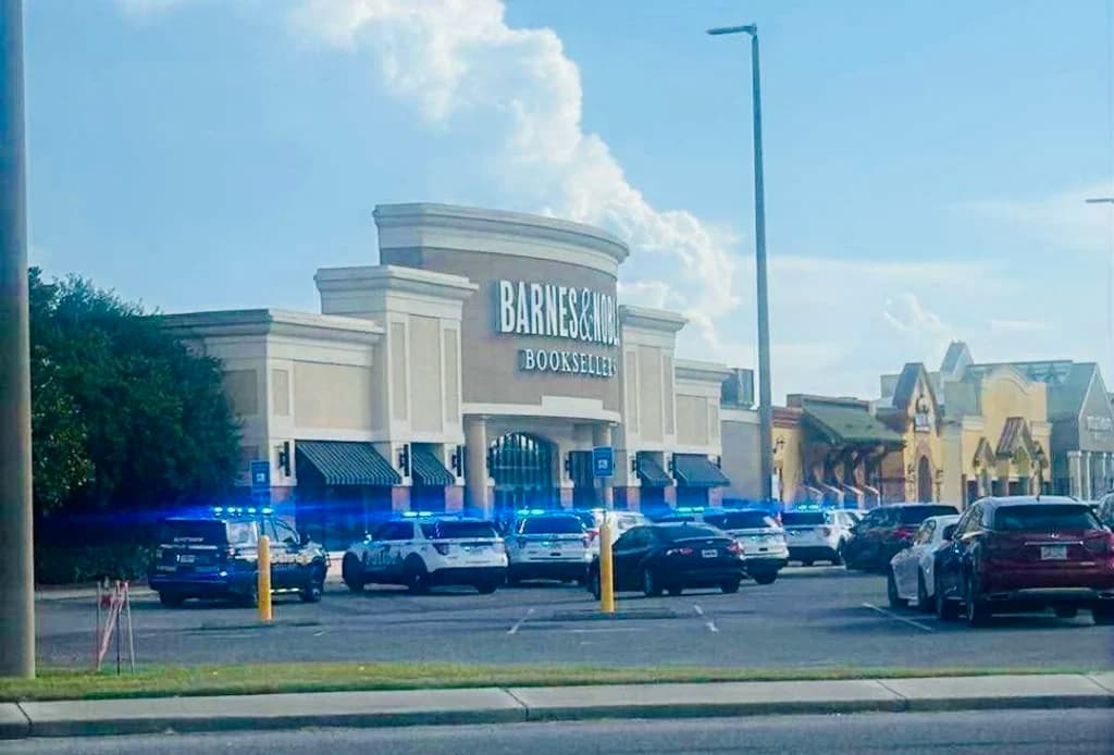 Tiroteo en centro comercial de Georgia deja 5 heridos