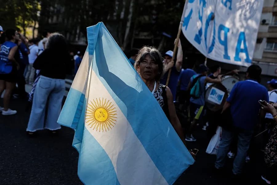 protestan los jubilados en Argentina