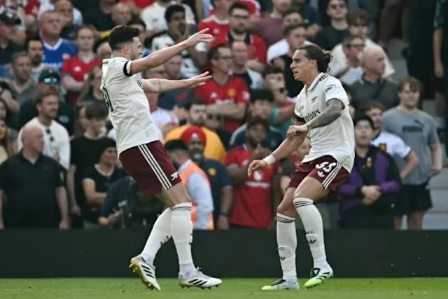 Arsenal hunde al United en su debut en la Premier League
