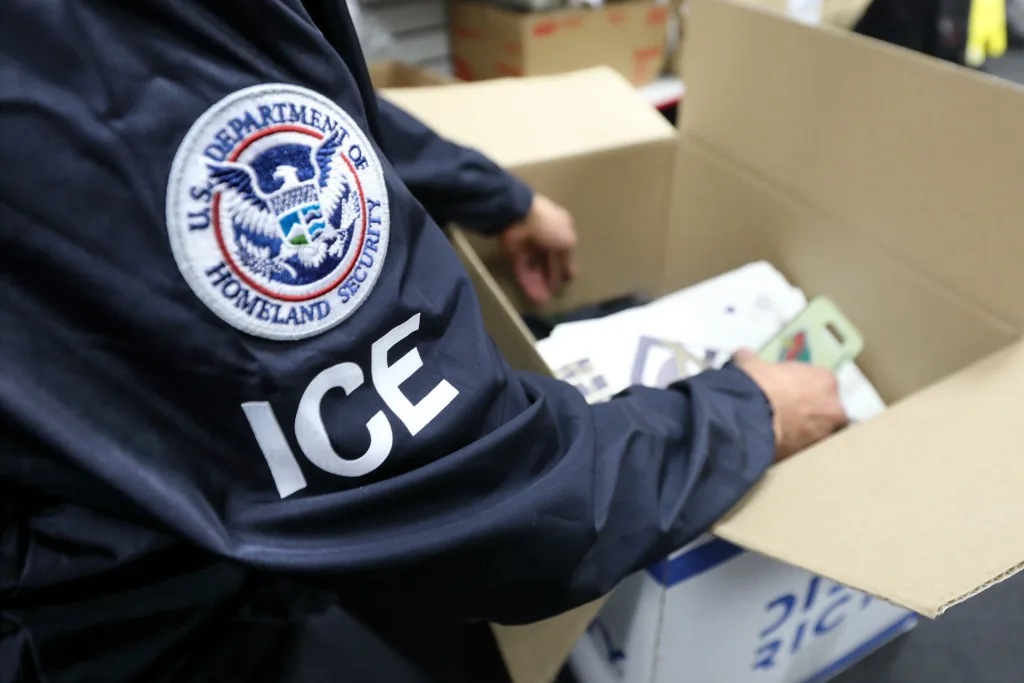 ICE detiene a 25 albañiles