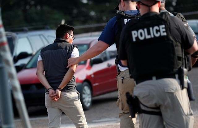 ICE detiene a latinos en parque