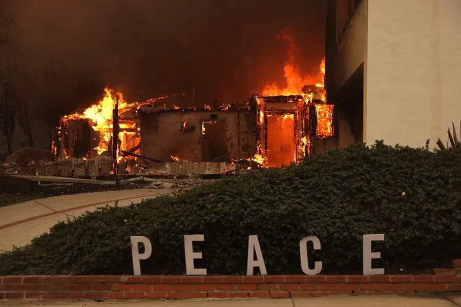 Incendio masivo en California