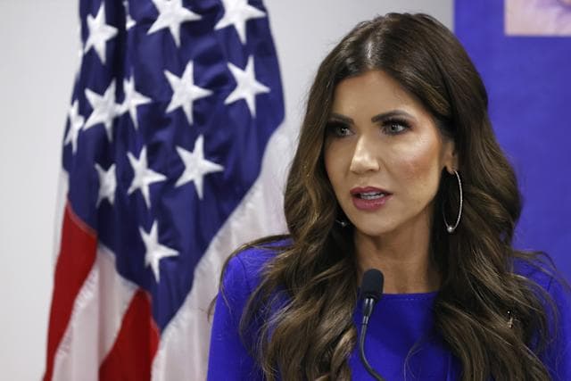 Kristi Noem ofrece a los jóvenes condonar