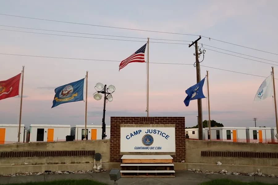Texas abre centro para migrantes