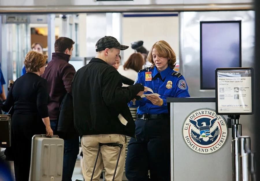 ¿Cuántas veces puedo entrar a EE.UU. con visa B1/B2 en 2025?