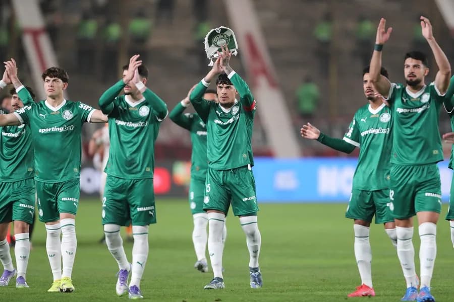 Palmeiras cerca de cuartos tras vencer Universitario de Perú