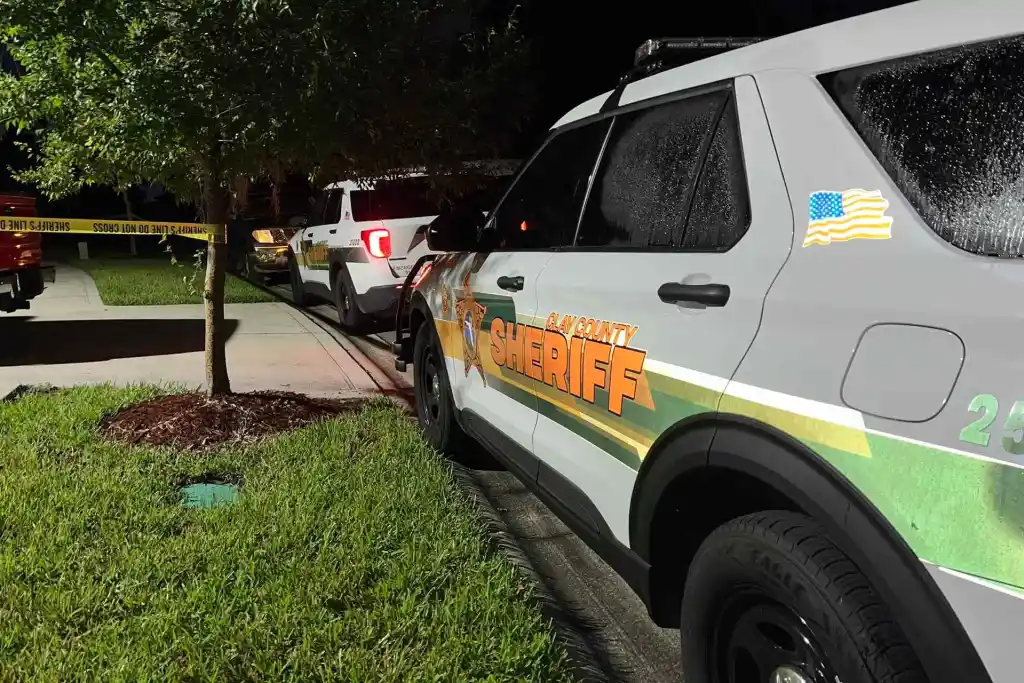Tragedia en Florida: Menor se entrega tras matar a sus padres