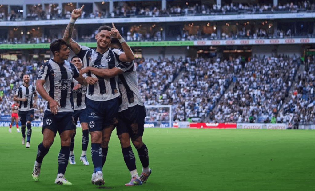Monterrey vence a Mazatlán con doblete de Ocampos