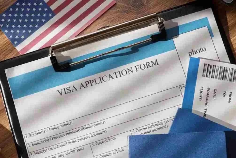 USCIS cambia reglas de visa laboral: así impacta a tus hijos