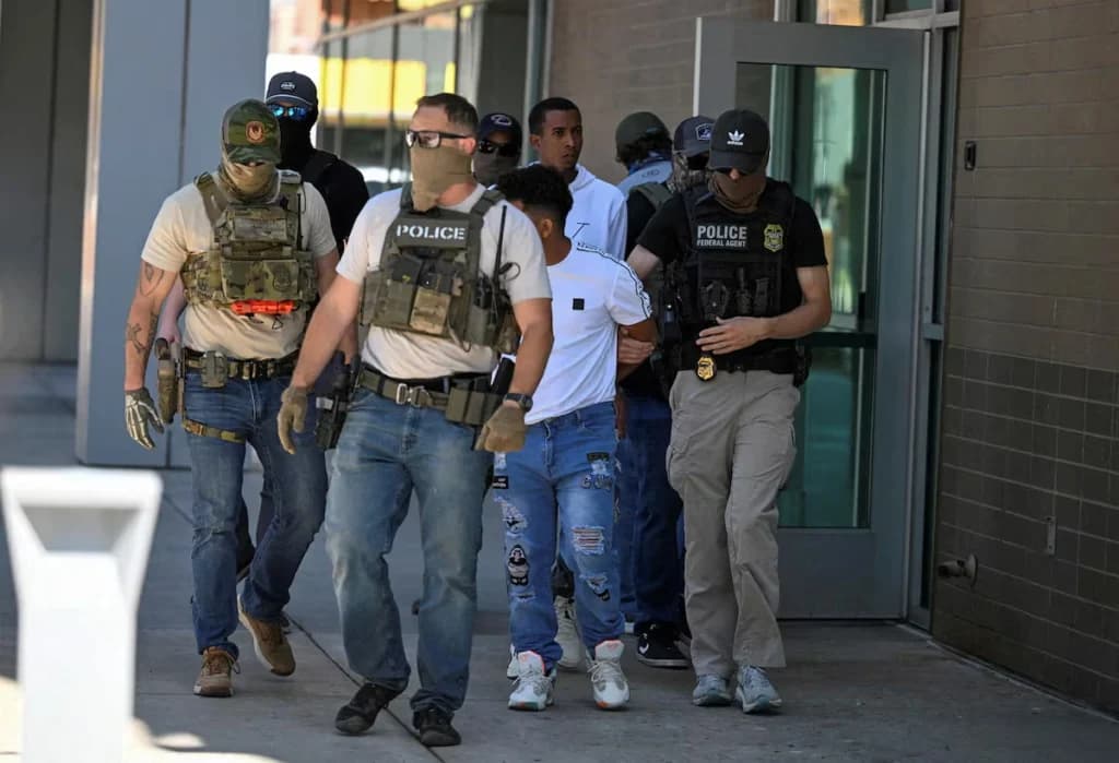 ¿Usa ICE fuerza excesiva? Operativo deja 500 detenidos en Chicago