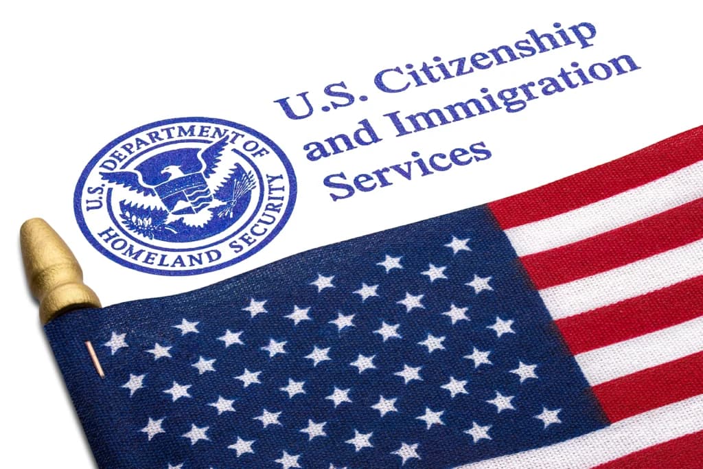 Alerta por estafas en EEUU: abogados falsos roban dinero a migrantes