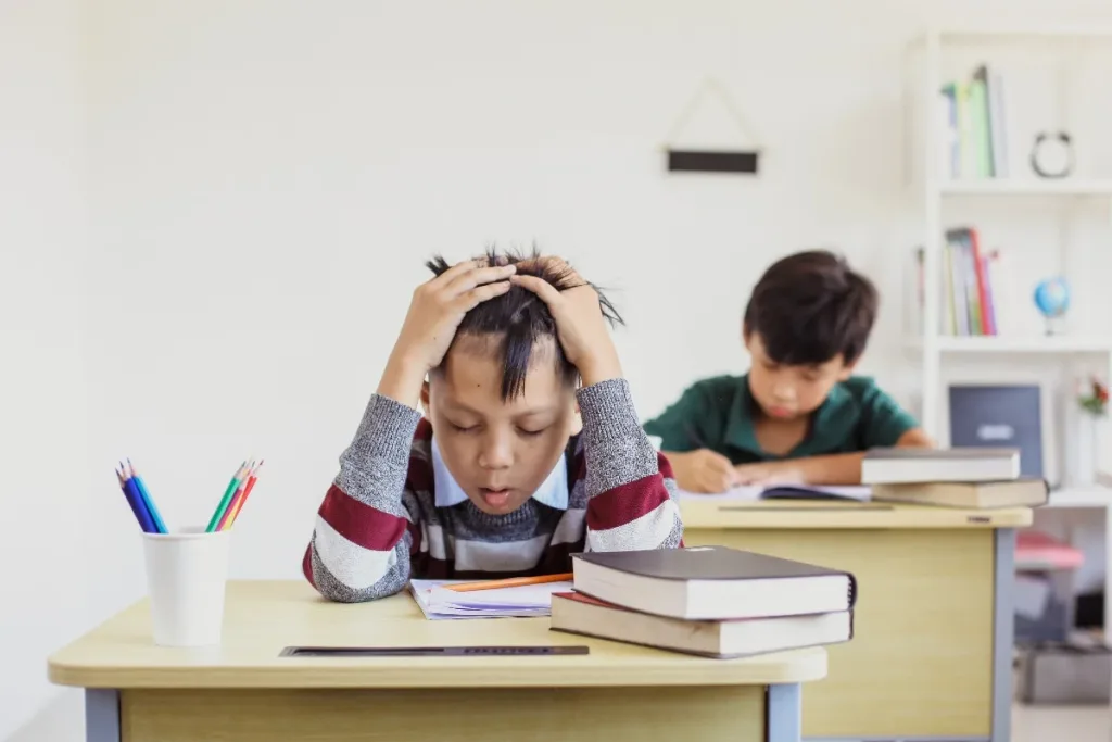 Estrés escolar: guía para cuidar la salud mental de tus hijos