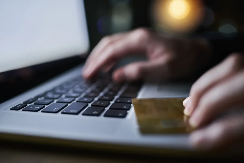 ¿Dulce o Truco? Protege tu dinero de estafas disfrazadas