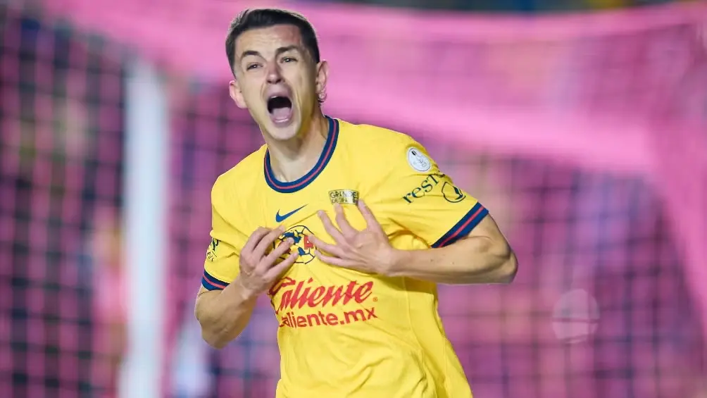 Álvaro Fidalgo entonó el Himno de México