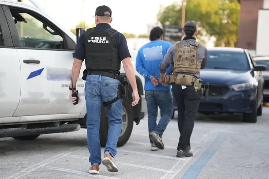 Miedo por redadas del ICE motivan a latinos a votar