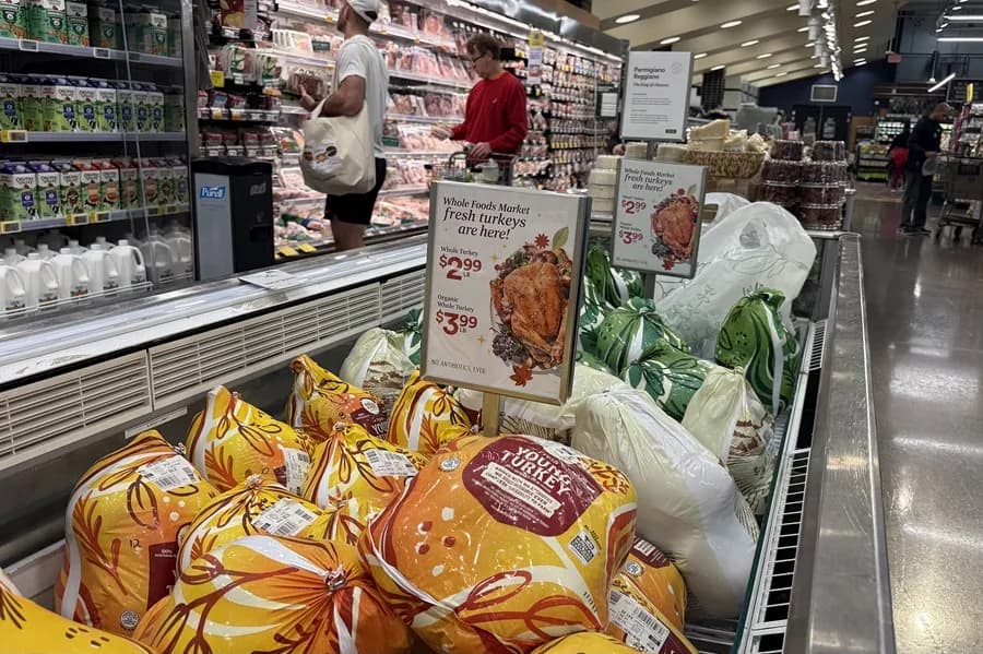 Thanksgiving 2025: horarios de Walmart, Whole Foods, Costco y más