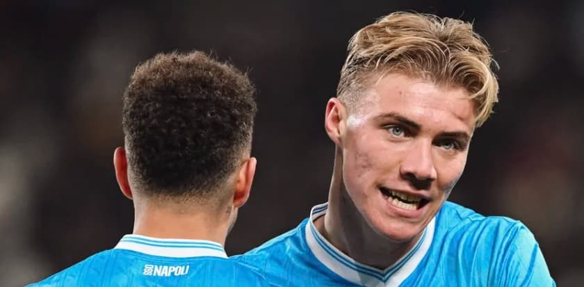 Napoli es finalista de la Supercopa Italiana tras vencer a Milan