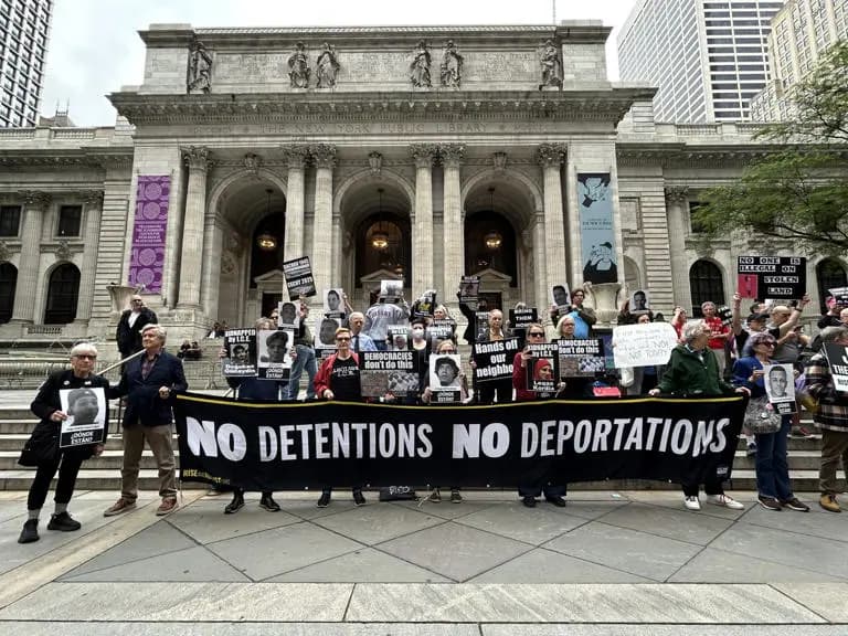 Tribunal bloquea liberación de migrantes
