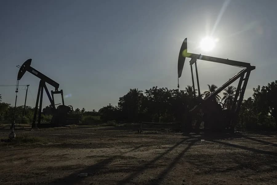 Venezolana admite que “el precio que debemos pagar es nuestro petróleo”