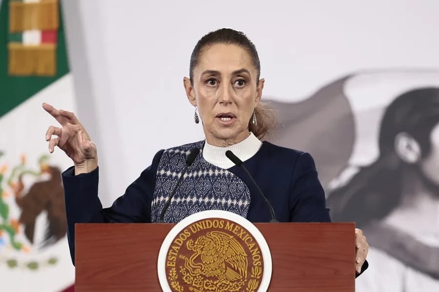 Sheinbaum estalla y reprende a legisladores