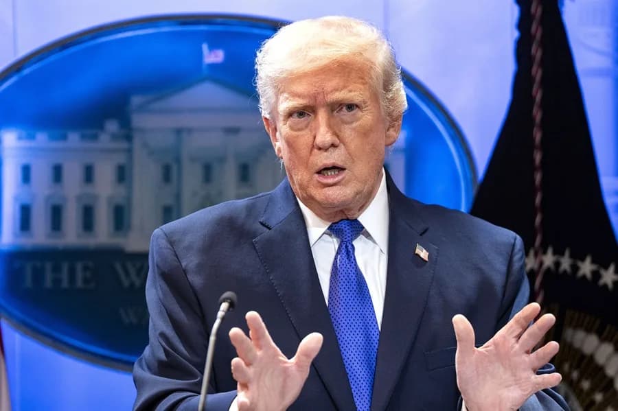 ¿Trump llamó a una televisora bajo el nombre de “John Barron”?