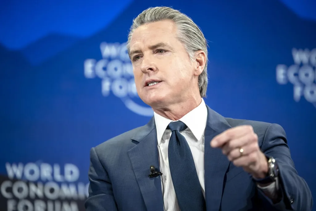 California: Newsom impulsa medida para proteger a inmigrante