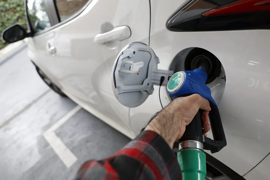 Cae empleo y sube la gasolina