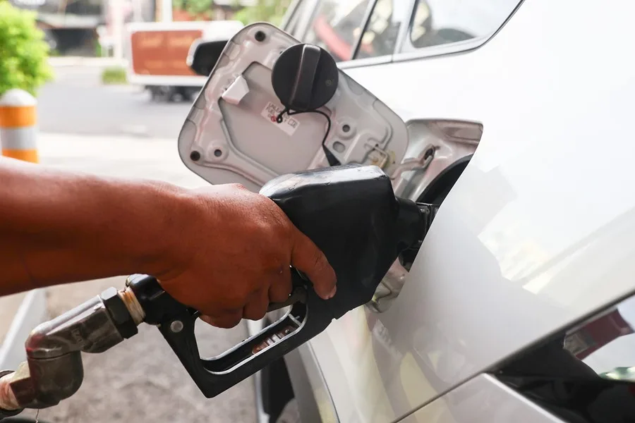 Gasolina en EE. UU. sube a niveles récord no vistos desde 2022