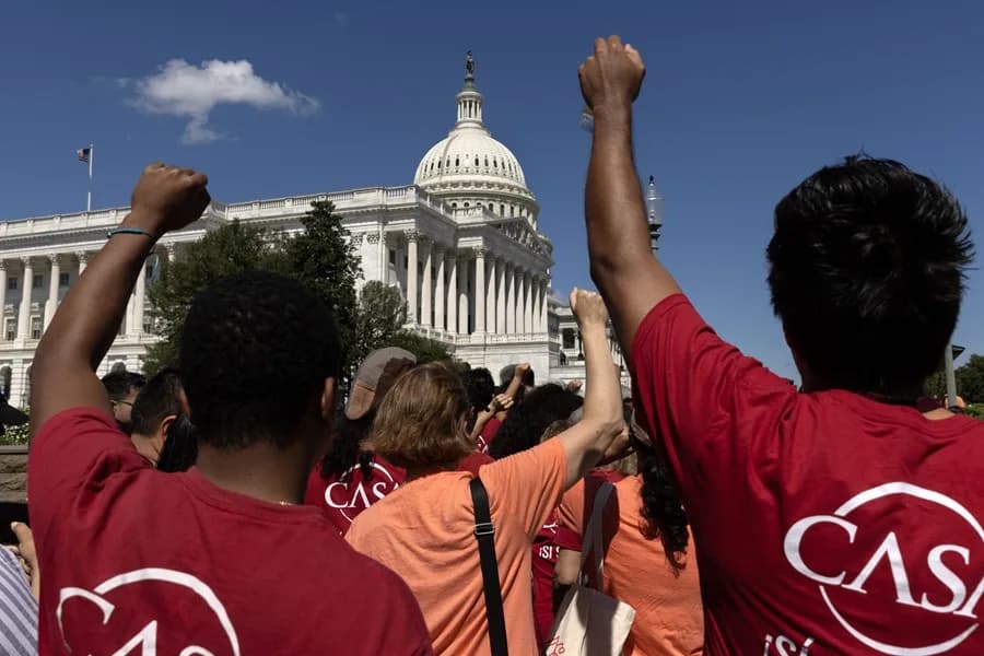 Tribunal ordena a USCIS