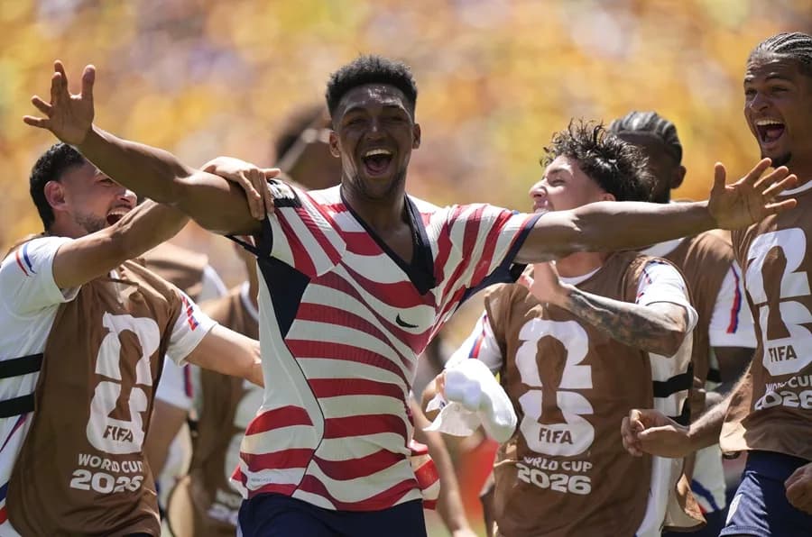 EE.UU. vence 2-0 a Australia y se clasifica a la siguiente fase