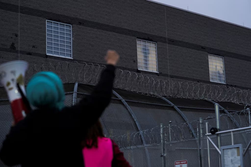 Delaney Hall Migrantes suspenden
