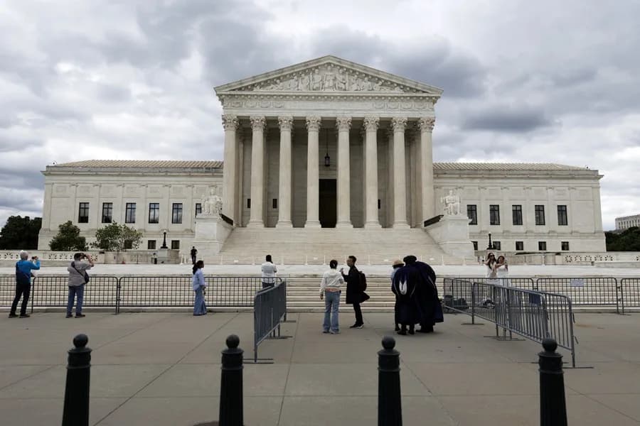El Tribunal Supremo de Estados Unidos en Washington D. C., EE. UU., en una fotografía de archivo. EFE/EPA/WILL OLIV