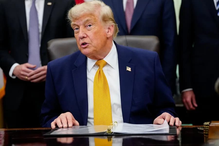 Trump llama traidores a periodistas que critican la guerra