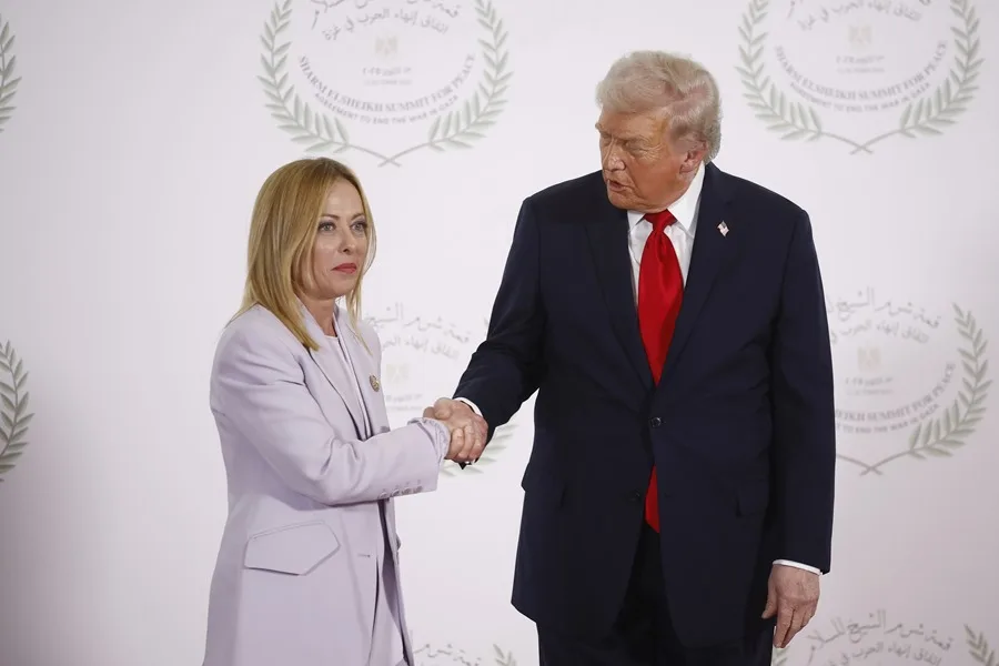 Meloni acusa a Trump de «inventarse» que le rogó una foto