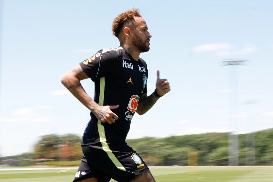 Neymar Jr. anuncia que será padre por quinta vez