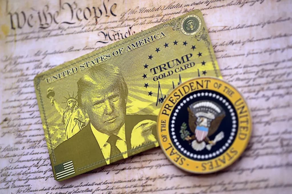 Polémica por nuevo pasaporte con imagen de Donald Trump