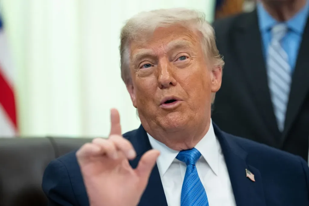 Trump se atribuye la baja de precios
