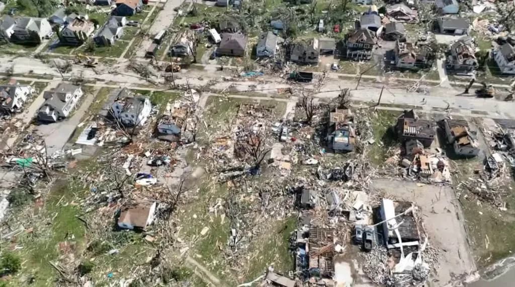 Tornado en Wisconsin deja a miles sin electricidad