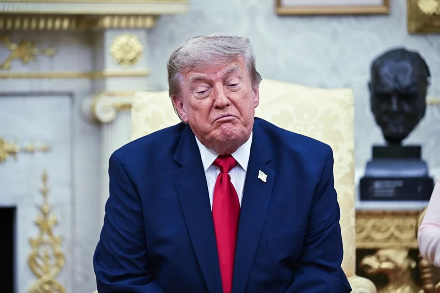 Norma de Trump dejaría sin salud a miles de trabajadores latinos