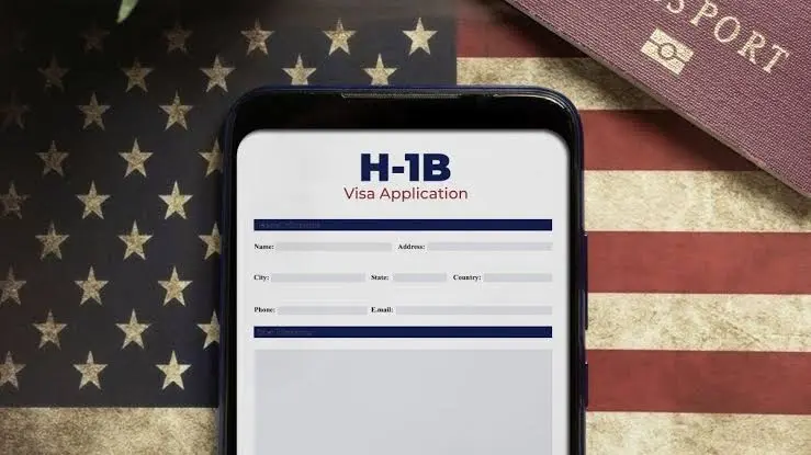 nueva tarifa de $103,265 para la visa H-1B