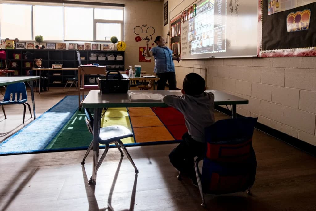 Estados demandan a Trump por quitar dinero a las escuelas