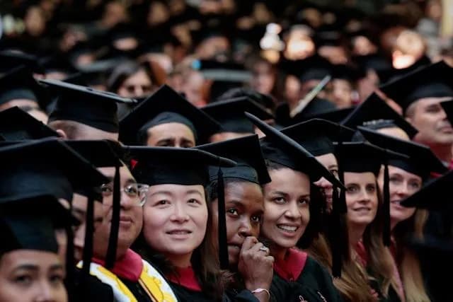 Trump quiere eliminar ayuda a estudiantes