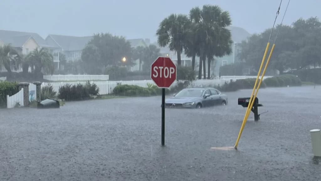Alerta en Carolina del Norte por crecida récord de río tras lluvias