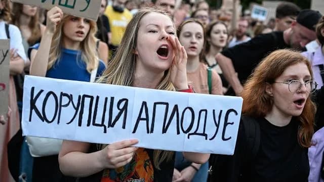 protestan los ucranianos contra Zelensky